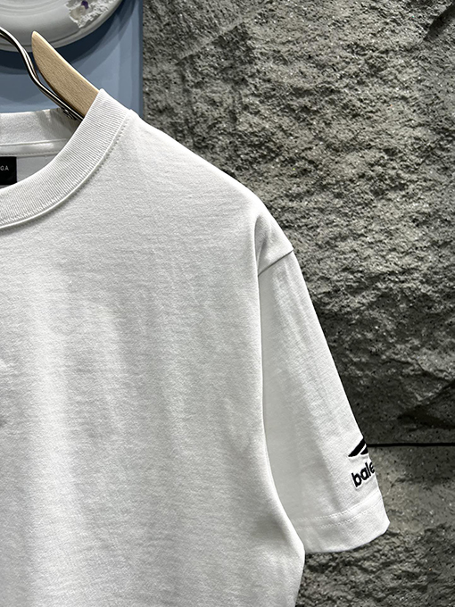 バレンシアガスキー刺繍ロゴ半袖Tシャツ