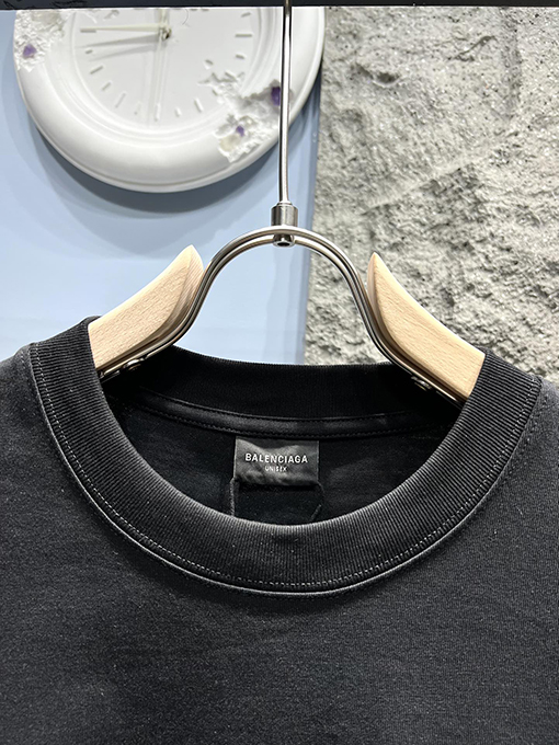 バレンシアガスキー刺繍ロゴ半袖Tシャツ