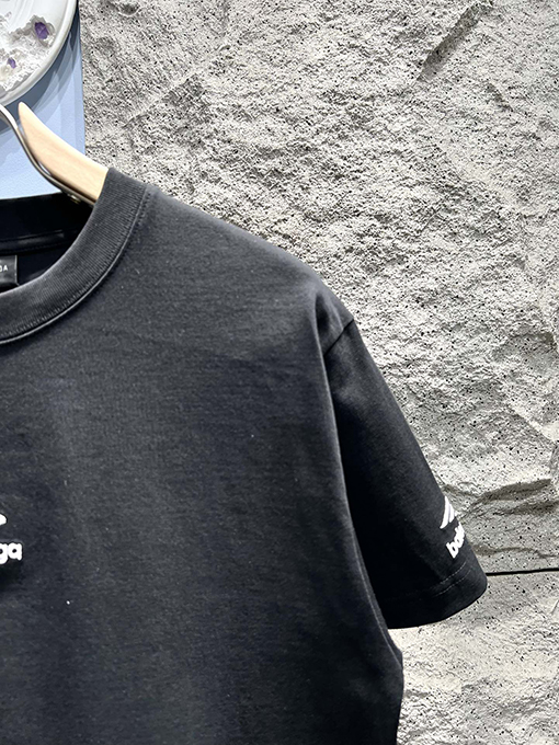 バレンシアガスキー刺繍ロゴ半袖Tシャツ