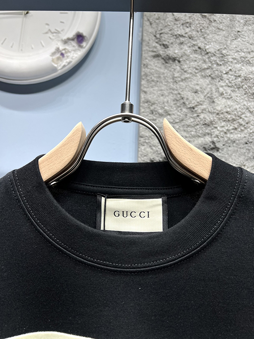 グッチ新しい横棒文字半袖Tシャツ