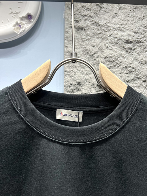 モンクレールコピー新しいビーズプリント半袖Tシャツ