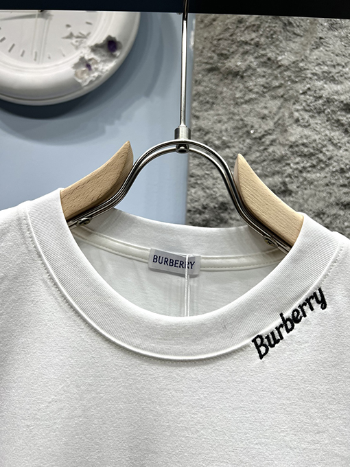 バーバリー新しい軍馬シリーズの半袖Tシャツ