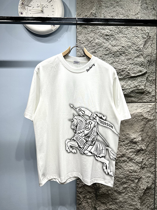 バーバリー新しい軍馬シリーズの半袖Tシャツ