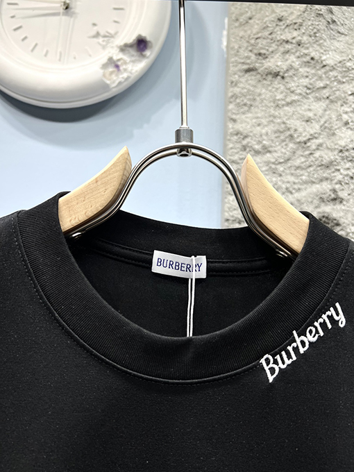 バーバリー新しい軍馬シリーズの半袖Tシャツ