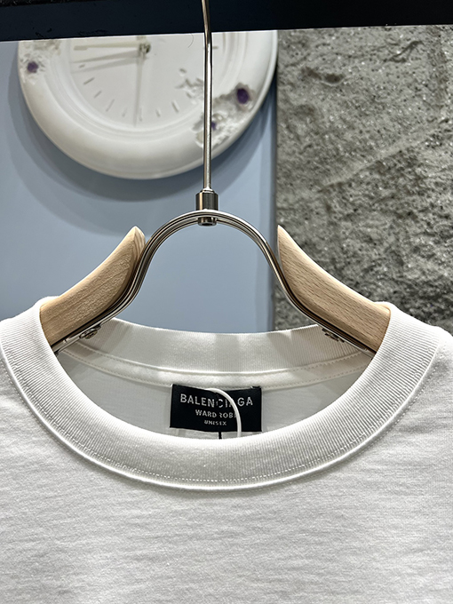 バレンシアガXグッチコラボコレクション幻のアルファベットTシャツ