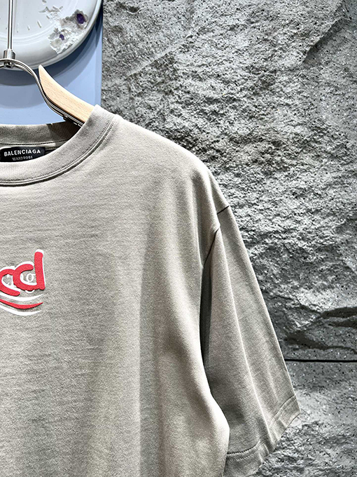 バレンシアガXグッチコラボコレクション幻のアルファベットTシャツ