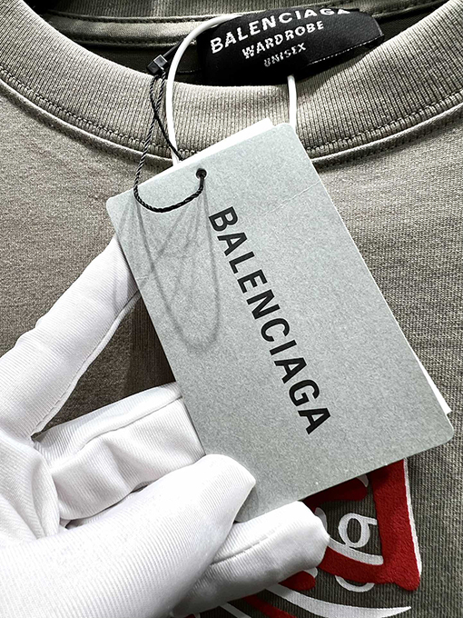 バレンシアガXグッチコラボコレクション幻のアルファベットTシャツ