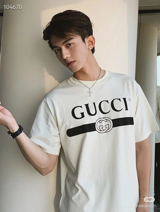 グッチ新しいプリントロゴ半袖Tシャツ