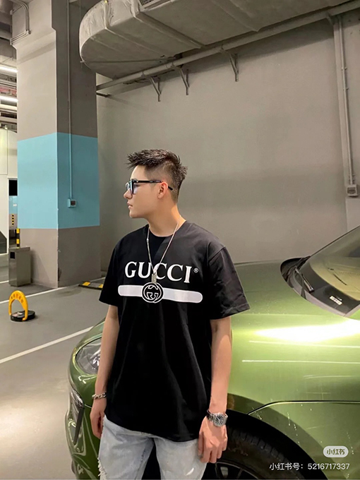 グッチ新しいプリントロゴ半袖Tシャツ