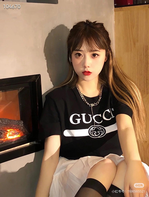 グッチ新しいプリントロゴ半袖Tシャツ