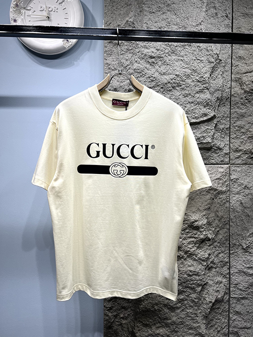 グッチ新しいプリントロゴ半袖Tシャツ