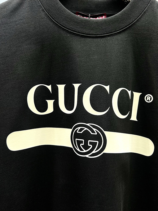 グッチ新しいプリントロゴ半袖Tシャツ