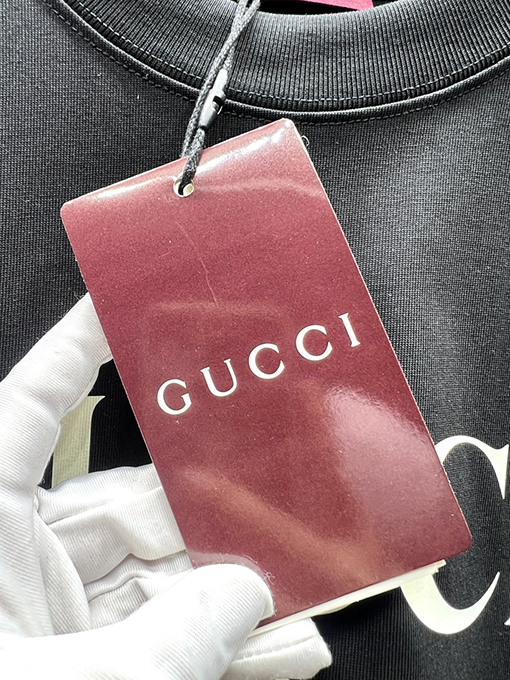 グッチ新しいプリントロゴ半袖Tシャツ