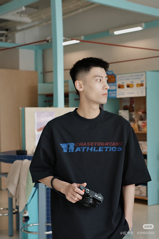 アレキサンダーワン新しい欠けた文字の半袖Tシャツ