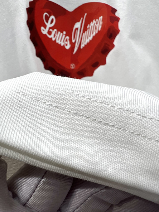 ルイヴィトン新しい愛のロゴ半袖Tシャツ