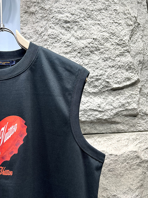 ルイヴィトン新しい愛のロゴ半袖Tシャツ