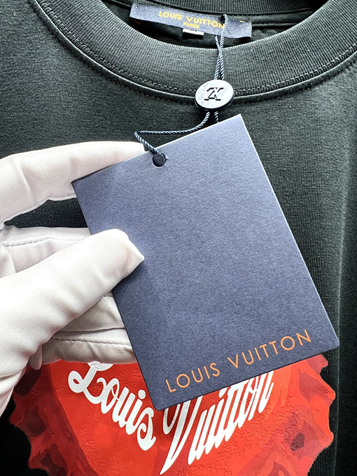 ルイヴィトン新しい愛のロゴ半袖Tシャツ