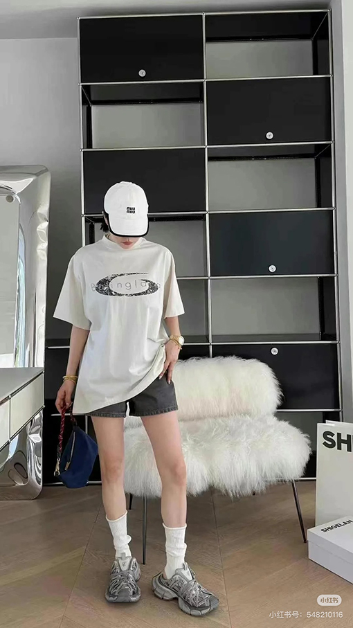 バレンシアガ文字プリント半袖Tシャツ