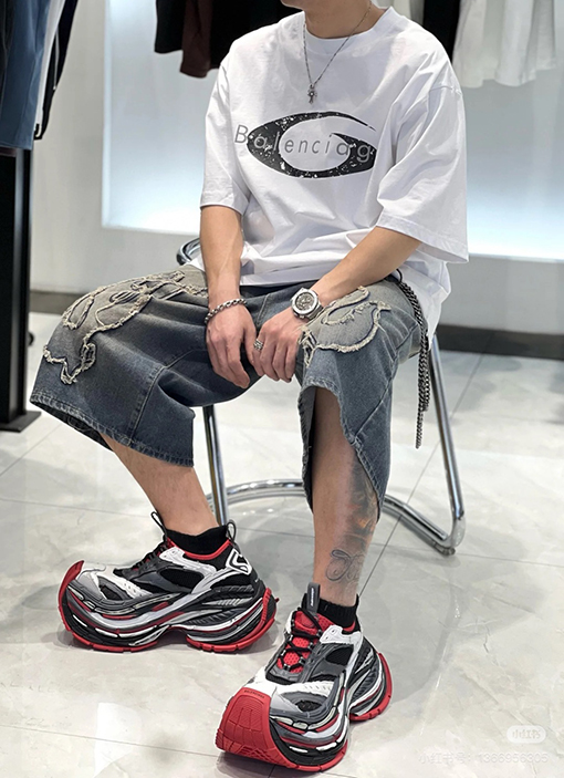 バレンシアガ文字プリント半袖Tシャツ