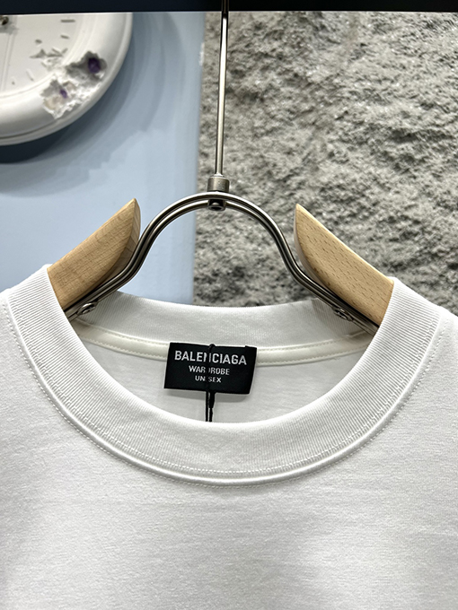 バレンシアガ文字プリント半袖Tシャツ