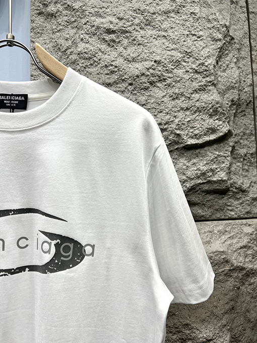 バレンシアガ文字プリント半袖Tシャツ