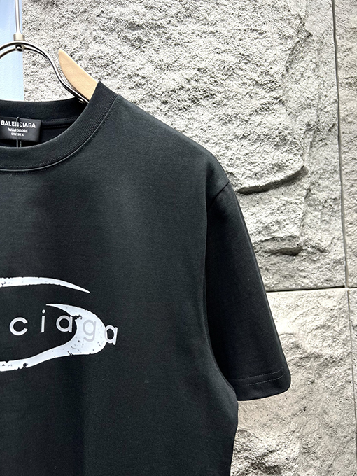 バレンシアガ文字プリント半袖Tシャツ