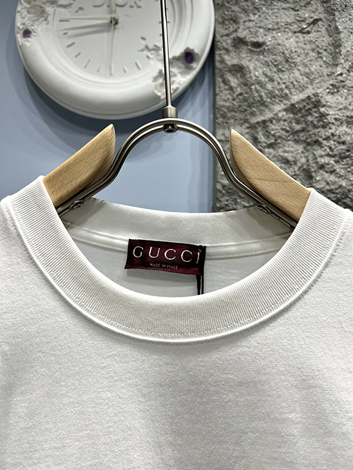 グッチ新しいレンダリング布刺繍半袖Tシャツ