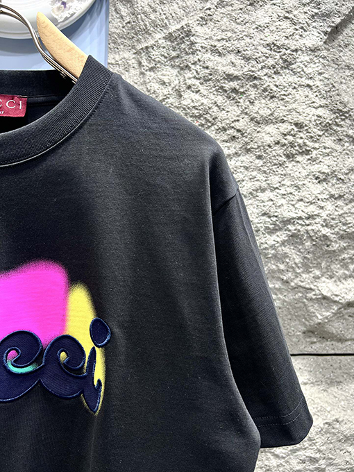 グッチ新しいレンダリング布刺繍半袖Tシャツ