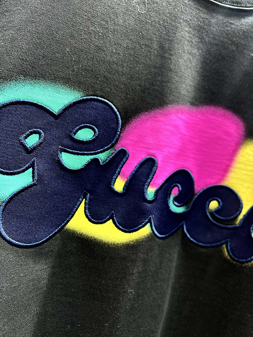 グッチ新しいレンダリング布刺繍半袖Tシャツ