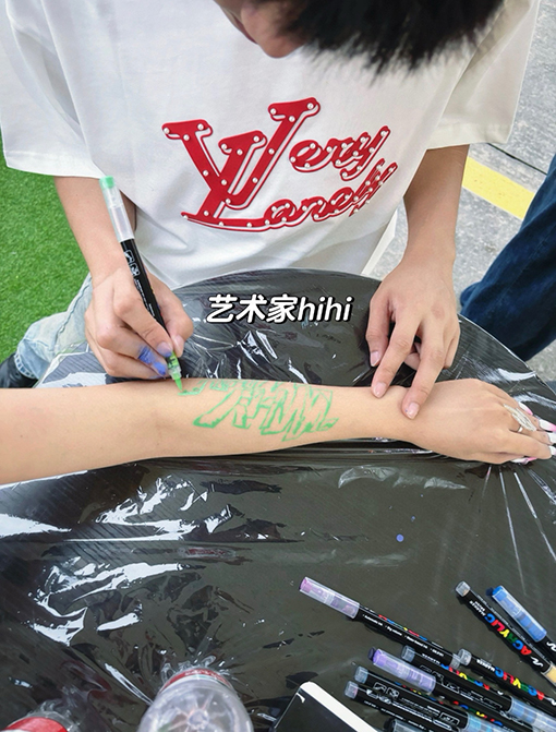 ルイヴィトンコピーパールレター半袖Tシャツ
