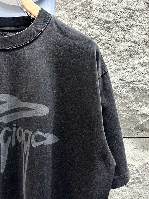 バレンシアガ新しいM字プリントの擦り切れた半袖Tシャツ