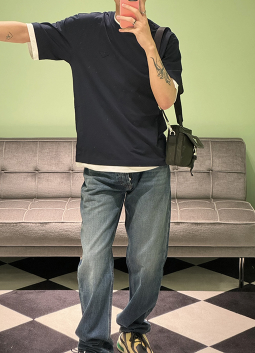 プラダコピー偽の2つのロゴロゴルーズ半袖Tシャツ