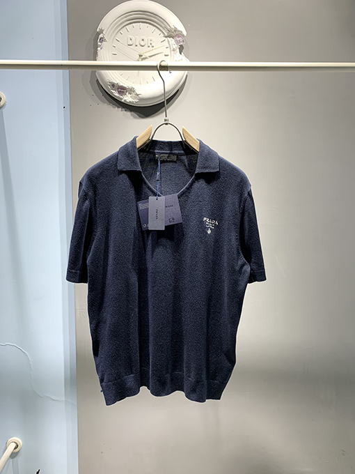 プラダ新しいVネックカシミヤブレンドポロシャツ