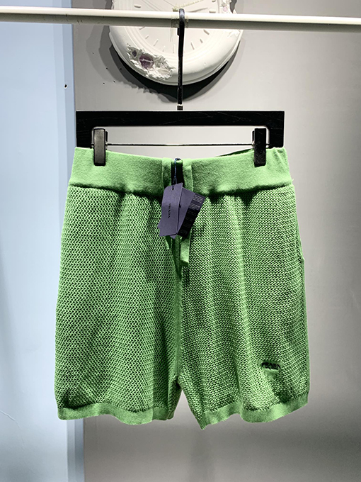 プラダ新しいシルクメッシュパンツ