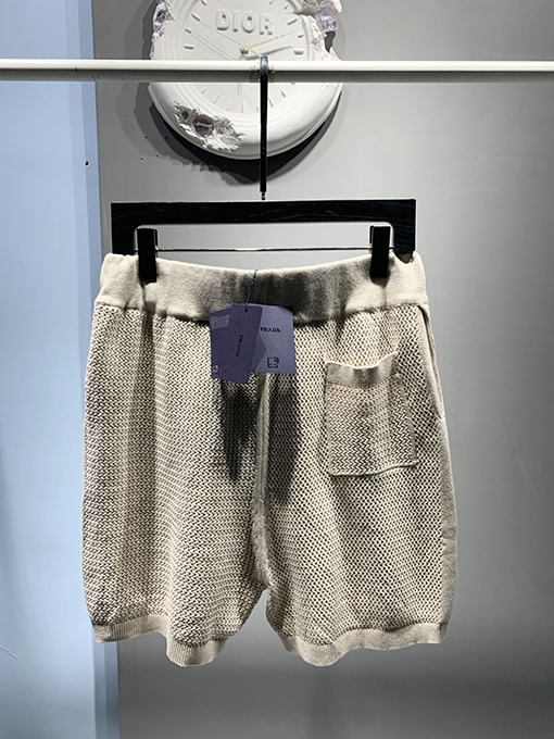プラダ新しいシルクメッシュパンツ