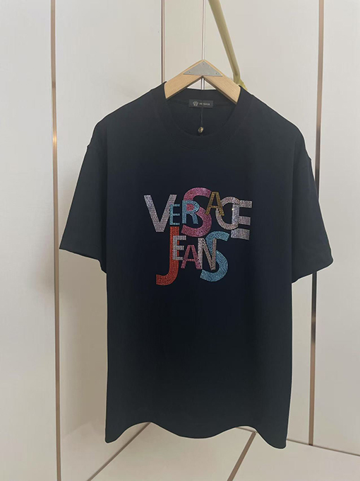 ヴェルサーチホットドリルのアルファベットTシャツ