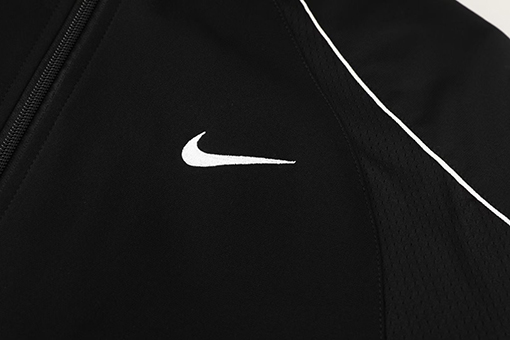シュプリームコピー x Nike コラボコレクション袖口の刺繍ロゴジャケット