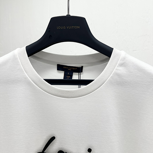 ルイヴィトンスーパーコピーネオンロゴ半袖Tシャツ