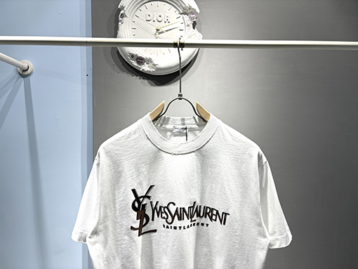 サンローランスーパーコピー新しい立体プリントTシャツ
