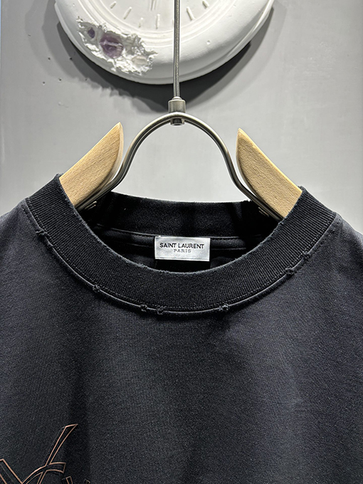 サンローランスーパーコピー新しい立体プリントTシャツ