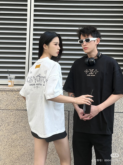 ルイヴィトン新しい刺繍ロゴ半袖Tシャツ