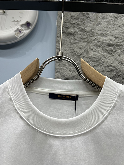 ルイヴィトン新しい刺繍ロゴ半袖Tシャツ