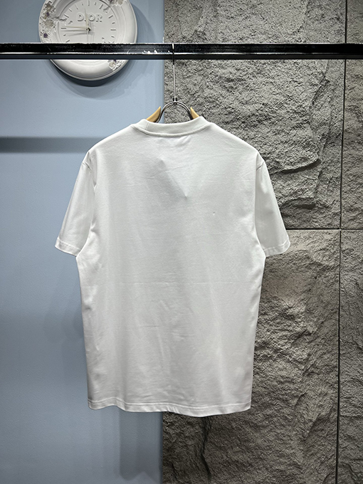 グッチ新しいベルボーイロゴ半袖Tシャツ