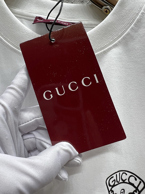 グッチ新しいベルボーイロゴ半袖Tシャツ