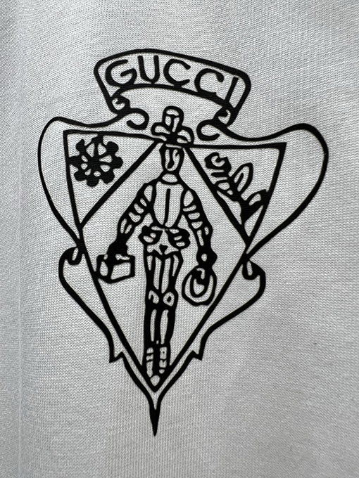 グッチ新しいベルボーイロゴ半袖Tシャツ