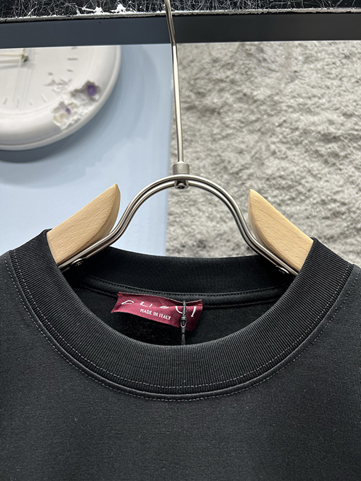 グッチ新しいベルボーイロゴ半袖Tシャツ