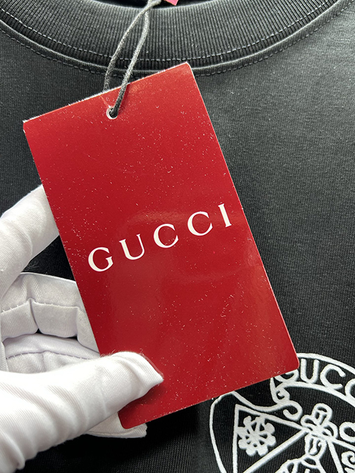 グッチ新しいベルボーイロゴ半袖Tシャツ