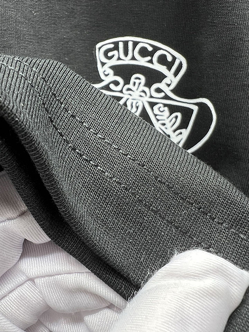 グッチ新しいベルボーイロゴ半袖Tシャツ