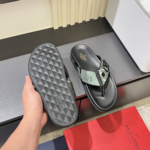 ヴァレンティノコピー牛革ロゴフラットスリッパ