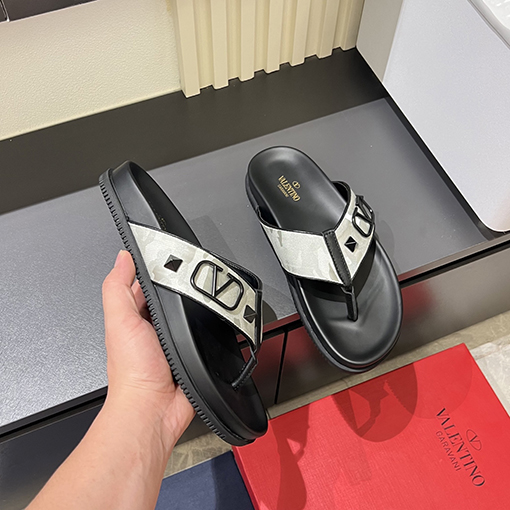 ヴァレンティノコピー牛革ロゴフラットスリッパ